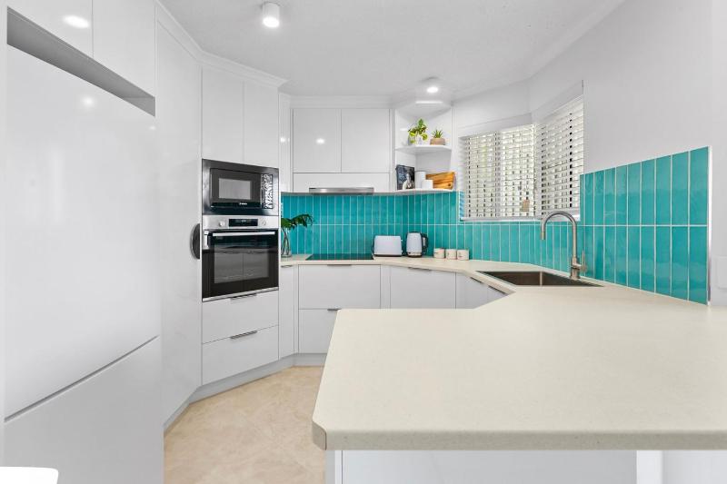 6 Parkshores Sunshine Location Location Location 100m to beach access - image 6