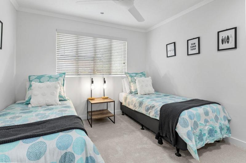 6 Parkshores Sunshine Location Location Location 100m to beach access - image 8