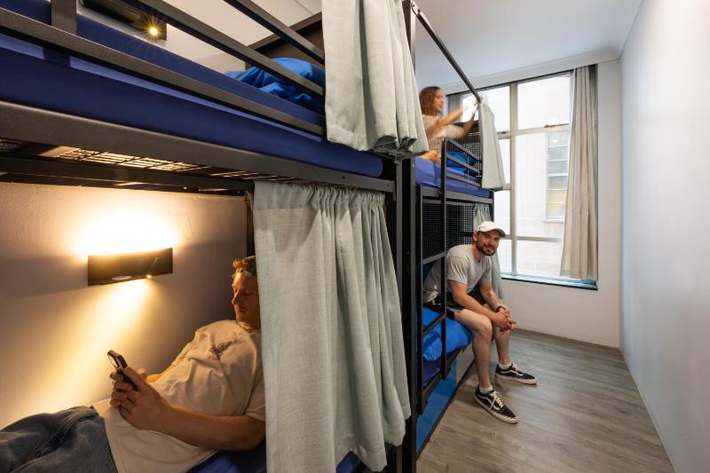 Bed in 8-Bed Mixed Dormitory Room with Shared Bathroom image 4