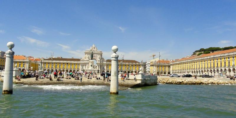Chiado Lisbon Apartment - image 3