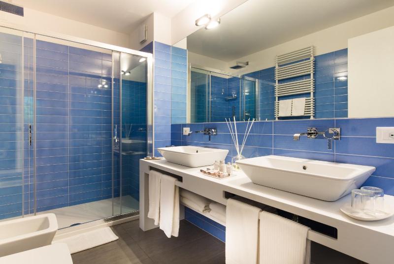 Premier Suite with Beach Access image 2