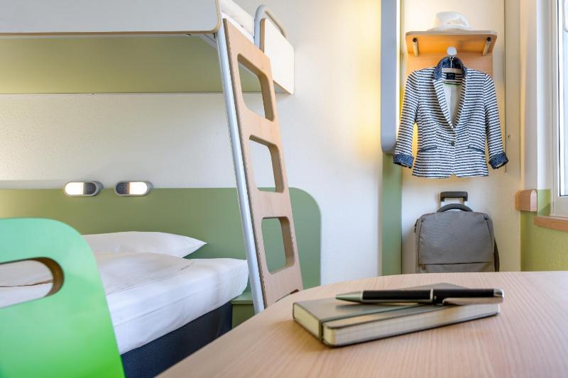 Triple Room with Double Bed and Bunk Bed image 2