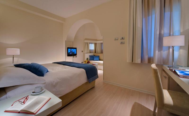 Double Room image 2