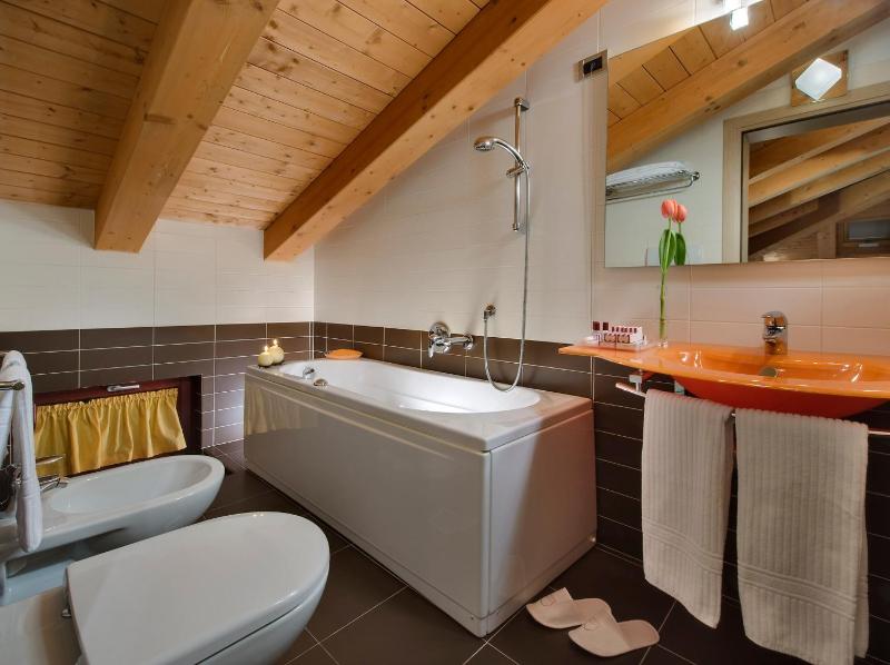 Triple Room image 3