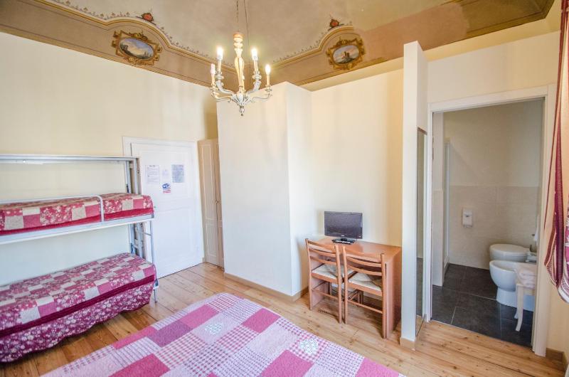 Hotel Iris - image 5