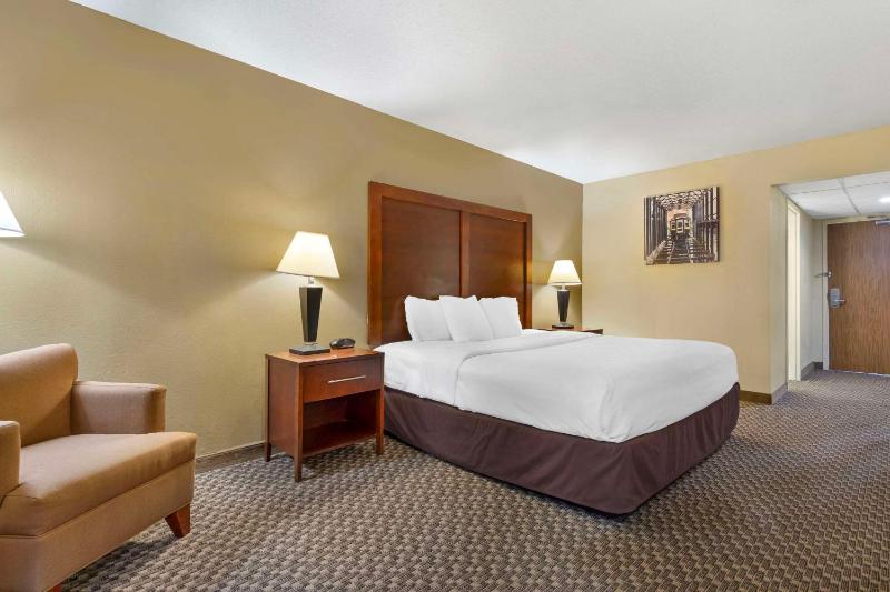 King Room image 3
