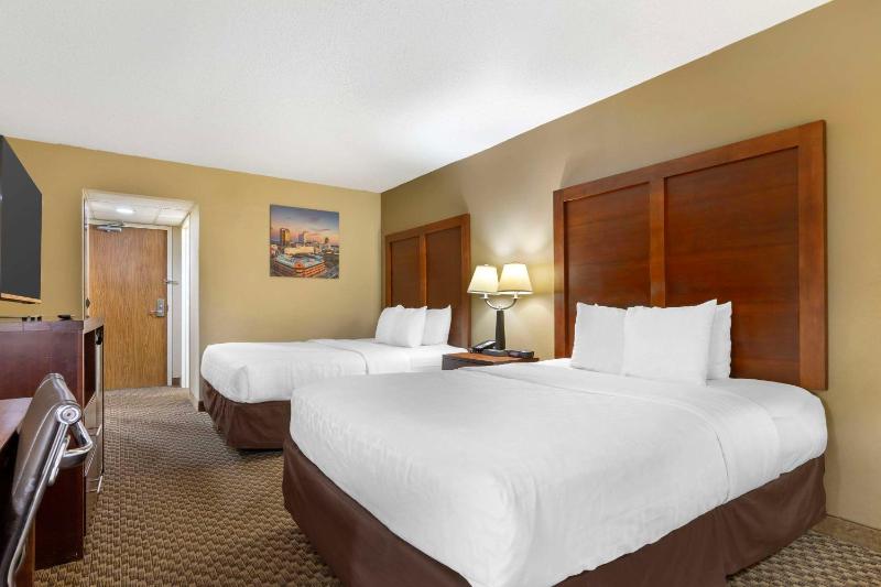 Queen Room with Two Queen Beds - Non-Smoking - Pet Friendly image 1