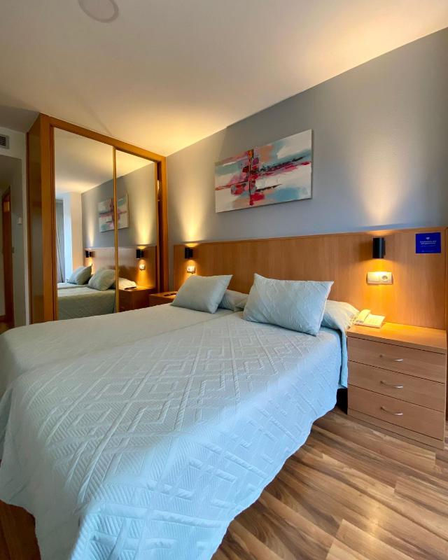 Twin Room image 1