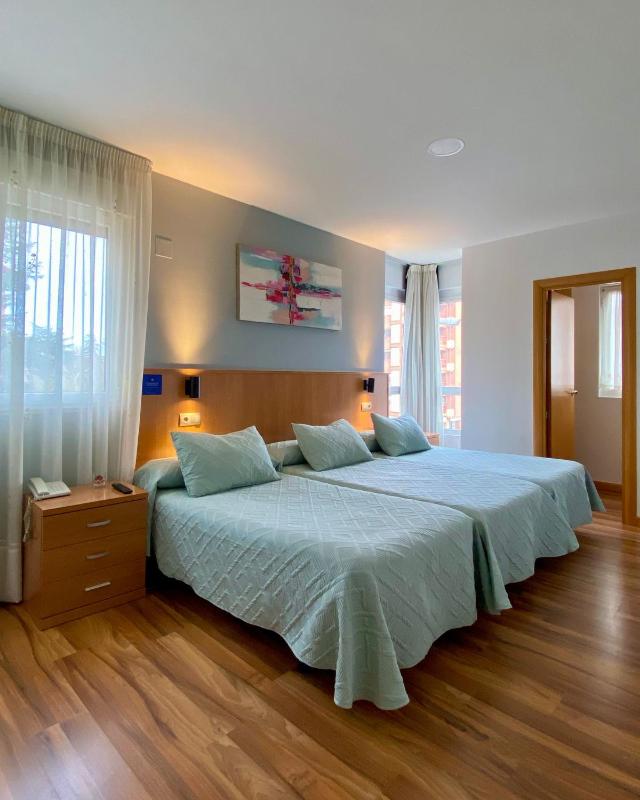Triple Room with Private Bathroom image 1
