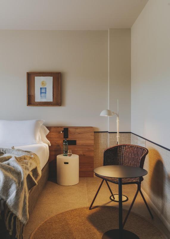 Deluxe Double Room image 2