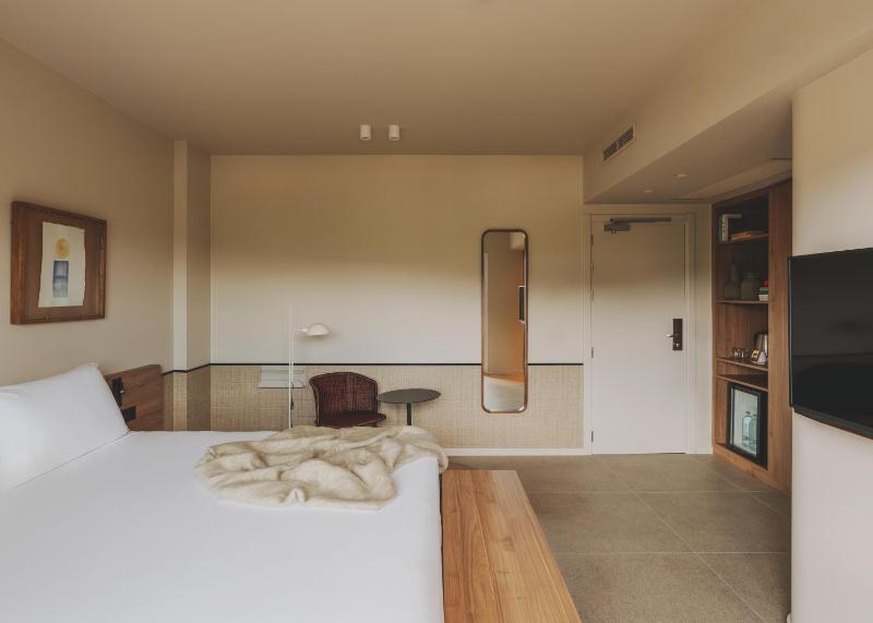 Deluxe Double Room image 3