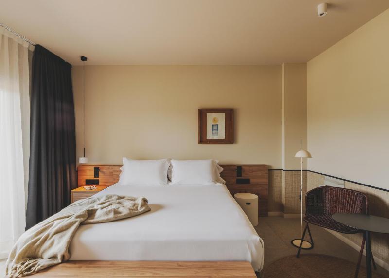 Deluxe Double Room image 4