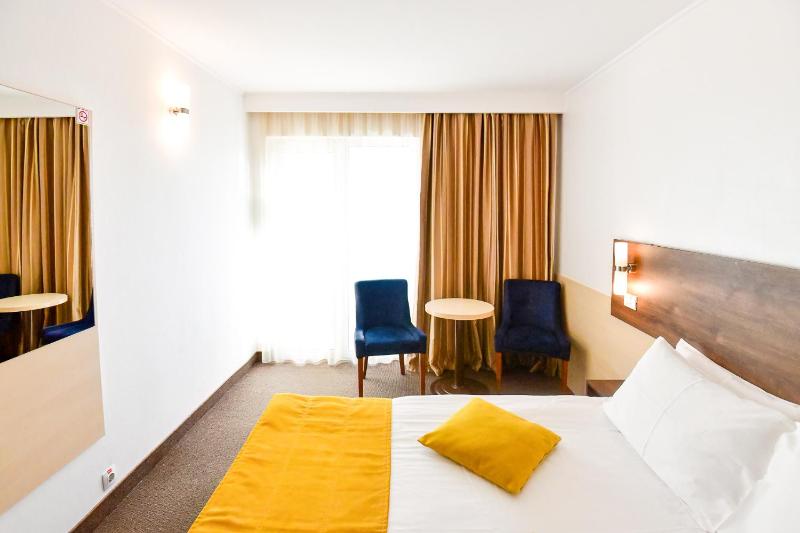 Superior Queen Room with Seaview, queen or twin bed, JUNONA Building image 3