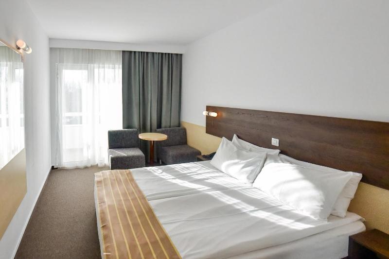 Superior Double or Twin Room without Seaview, JUPITER/JUNONA Building image 1