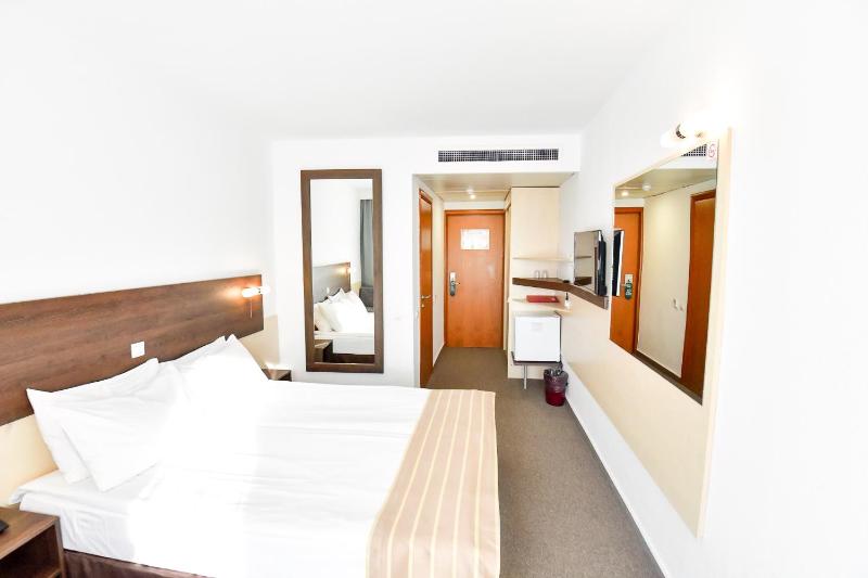 Superior Double or Twin Room without Seaview, JUPITER/JUNONA Building image 4