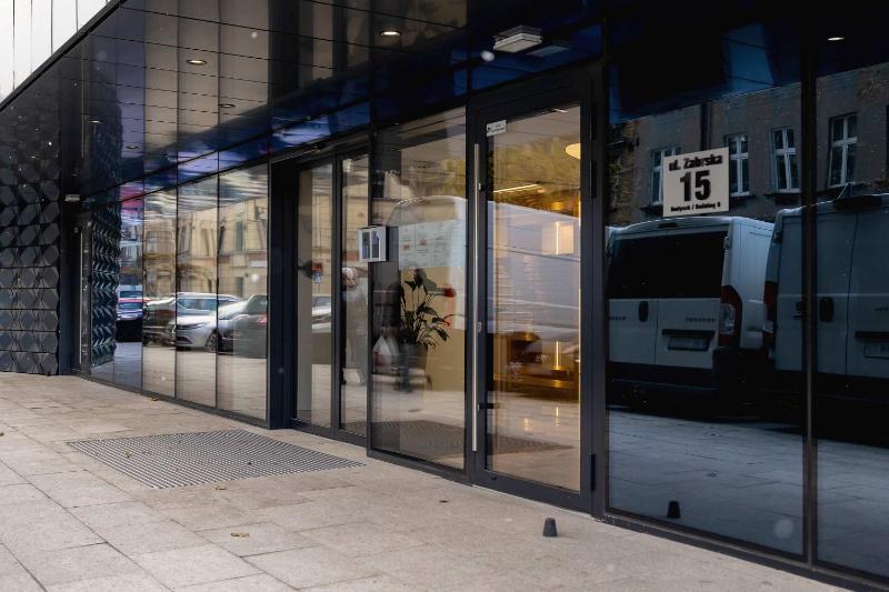 Luksusowe Klimatyzowane Studio w Centrum Katowic z Pięknym Widokiem na Miasto Wanną z Hydromasażem Biurkiem i Parkingiem by Renters Prestige - image 34
