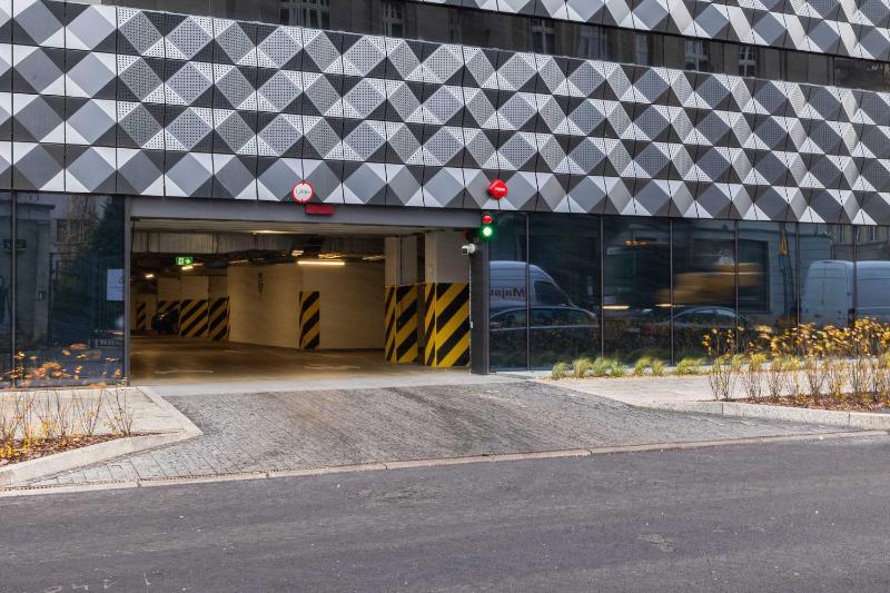 Luksusowe Klimatyzowane Studio w Centrum Katowic z Pięknym Widokiem na Miasto Wanną z Hydromasażem Biurkiem i Parkingiem by Renters Prestige - image 33