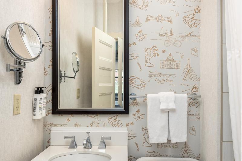 Premier Edge King Room image 3