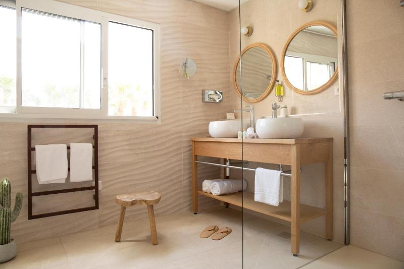 Bubble Room Signature image 3