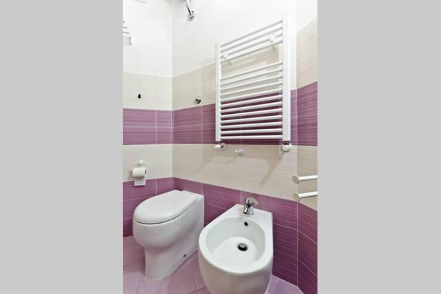 Double Room image 3