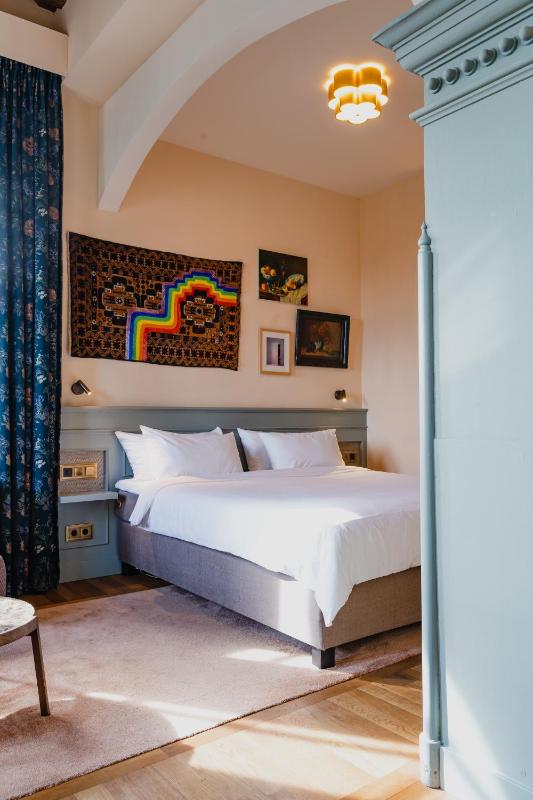 Superior Suite image 4