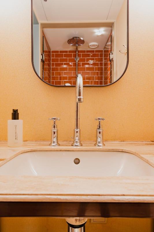 Indoor Double or Twin Room, No Direct Daylight image 3