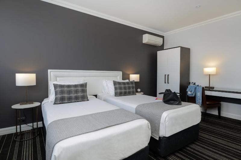 Twin Room image 1