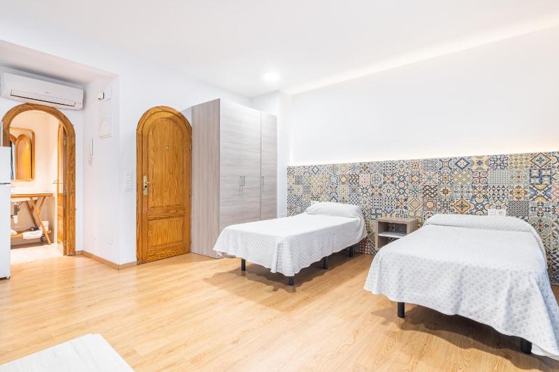 Studio Apartment image 2