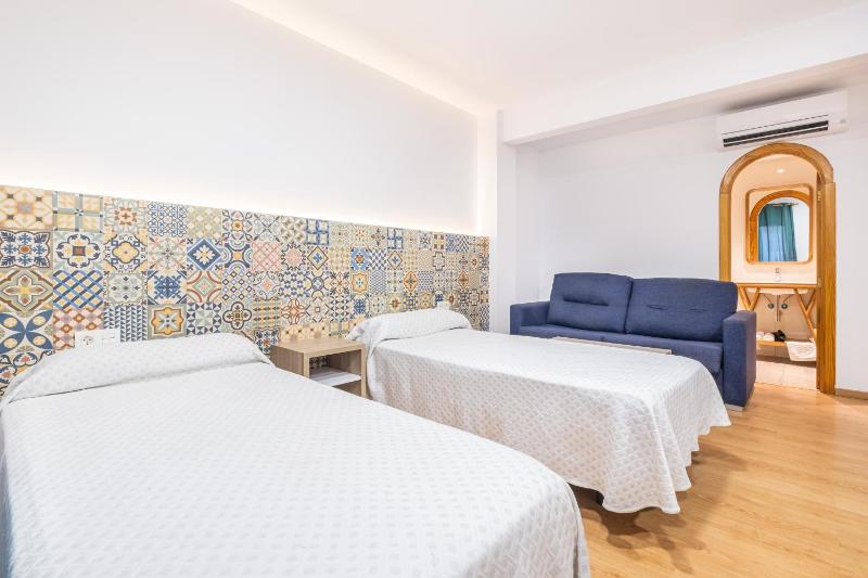 Studio Apartment image 3