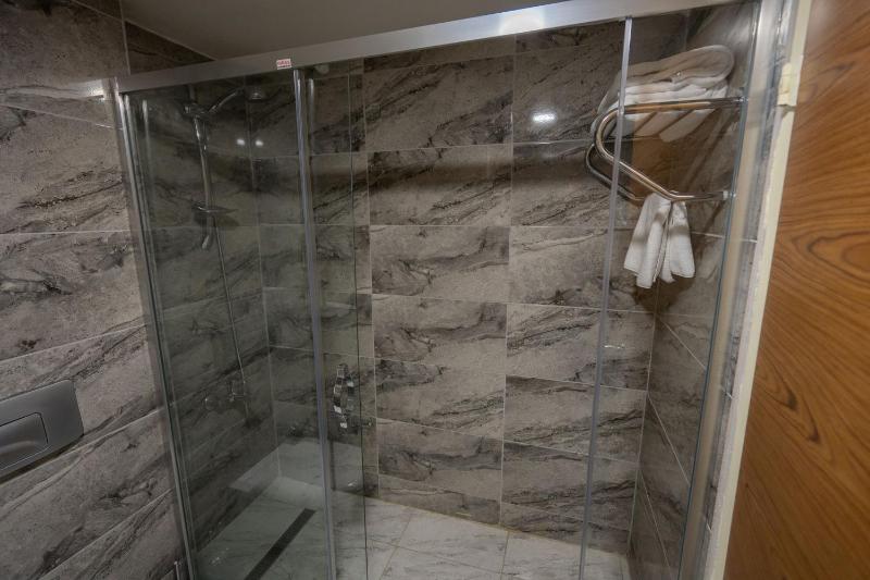 Standard Twin Room image 1