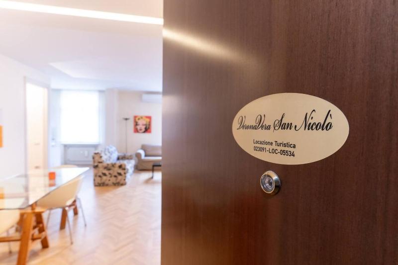 VeronaVera San Nicolò - Central Romantic Suite - image 9