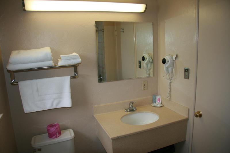 Double Room with Two Double Beds image 3
