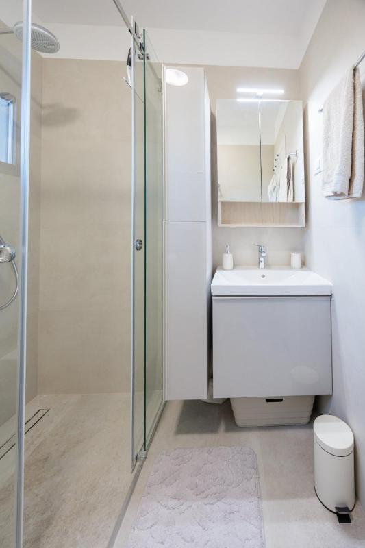 Blue Premium Apartment - CROWONDER LUXURY RENT - image 12