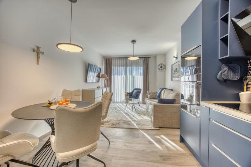 Blue Premium Apartment - CROWONDER LUXURY RENT - image 1