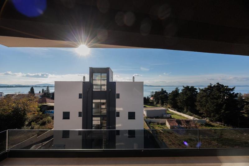 Blue Premium Apartment - CROWONDER LUXURY RENT - image 8