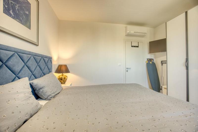 Blue Premium Apartment - CROWONDER LUXURY RENT - image 14