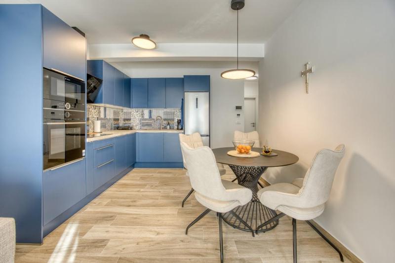 Blue Premium Apartment - CROWONDER LUXURY RENT - image 15