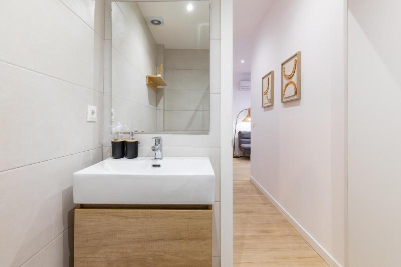 Travel Habitat Ruzafa Lofts - image 13