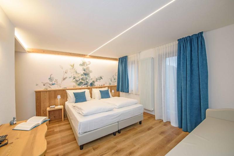 Superior Double or Twin Room with Terrace image 2