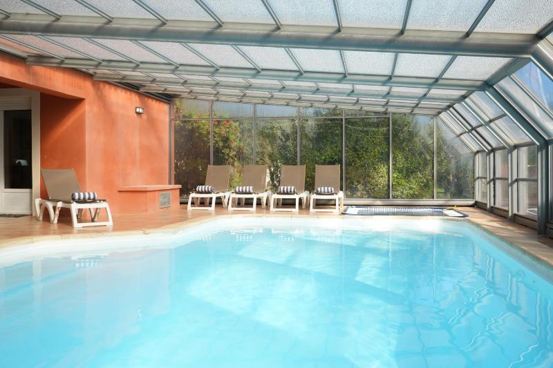 Deluxe Villa with Private Pool and Spa (10 adults) image 2