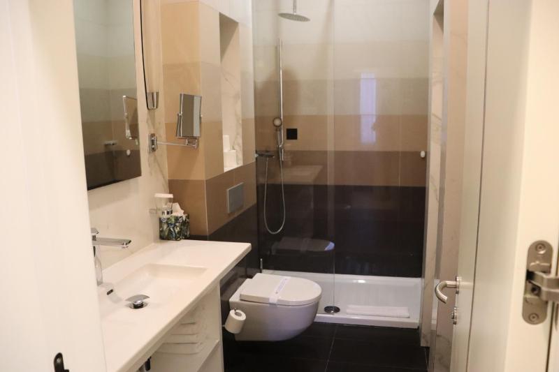 One-Bedroom Apartment image 2