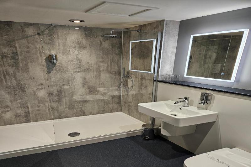 Quadruple Room image 2