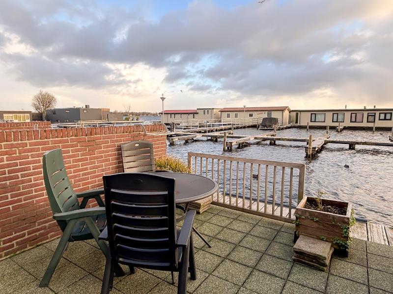 Studio with Lake View image 4