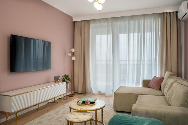 Cozy CityScape Blush Pink Cozy modern apt - image 1