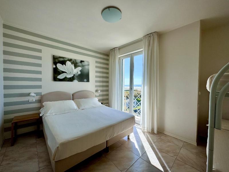 Family Room with Sea View image 4