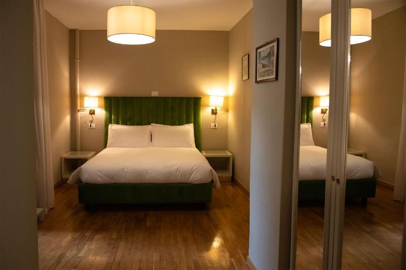 Standard Double Room image 4