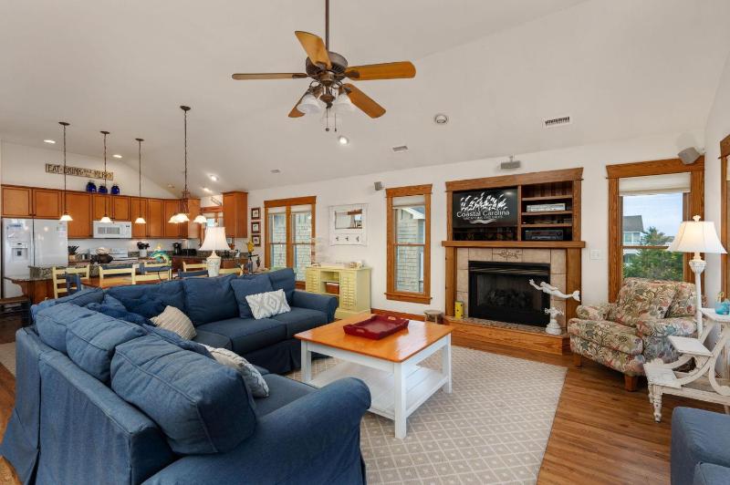 Seaglass Solitude: Oceanside Private Pool Elevator Hot Tub Pool Table - image 35