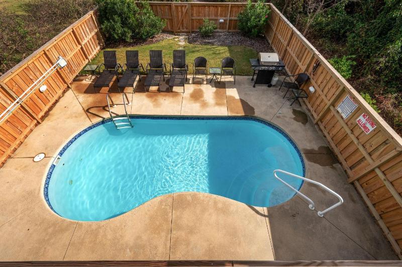 Seaglass Solitude: Oceanside Private Pool Elevator Hot Tub Pool Table - image 6