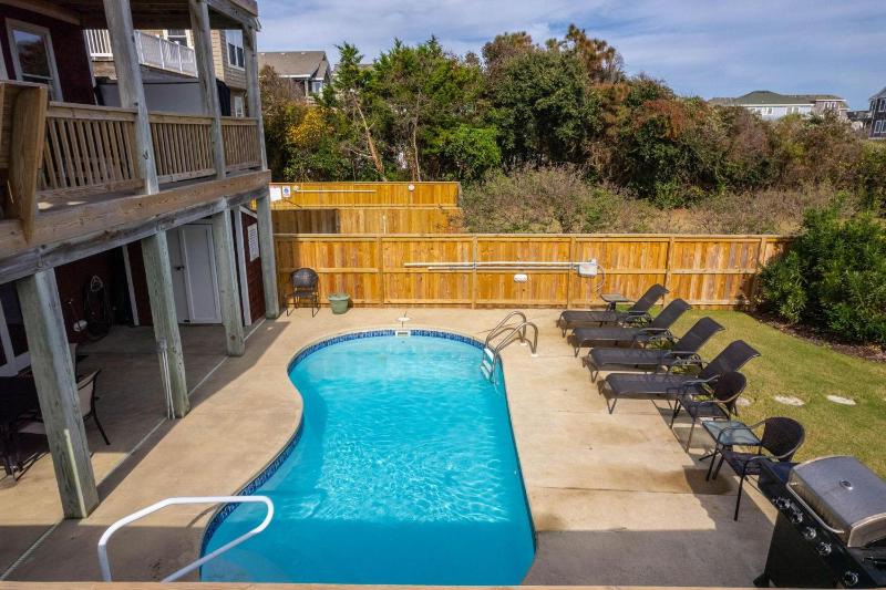 Seaglass Solitude: Oceanside Private Pool Elevator Hot Tub Pool Table - image 29