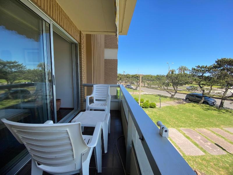 Apartamento en  Pda 17 de Playa Mansa - image 1